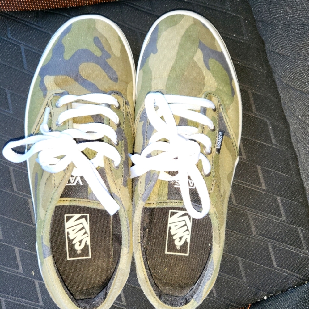 Camo vans size 7